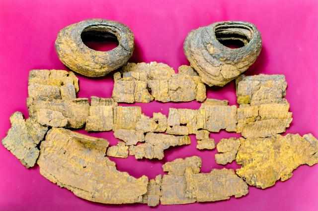 百済王宮跡で発見のよろい、飛鳥寺出土品と酷似　日本書紀を裏付けか（朝日新聞）